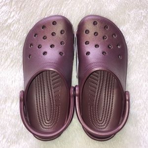 NEW Crocs Classic Metallic Clogs in Burgundy